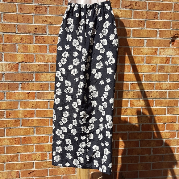 FR Bentley plus black skirt - Picture 5 of 10